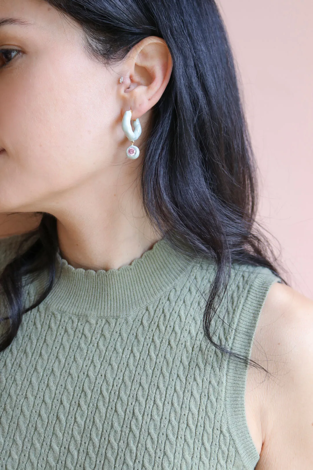 WAVE HOOP EARRINGS WITH ENAMEL AND DANGLING STONE